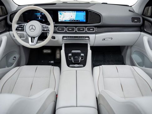 Used 2022 Mercedes-Benz Maybach GLS 600 4MATIC image 4