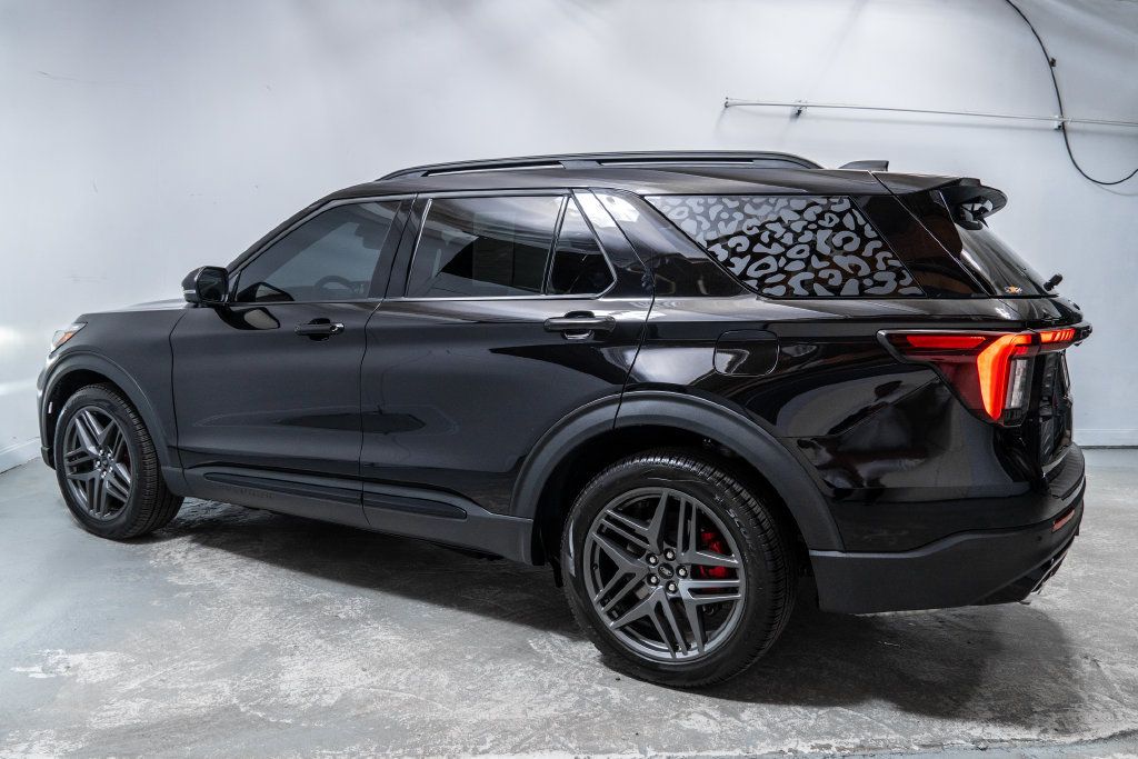 Used 2025 Ford Explorer ST w/ Sun And Sound Package AWD/4WD image 2