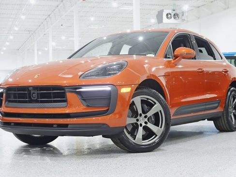 Used 2025 Porsche Macan AWD/4WD image 6