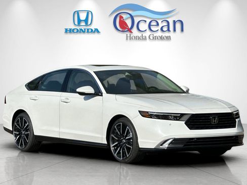 New 2025 Honda Accord Touring image 7