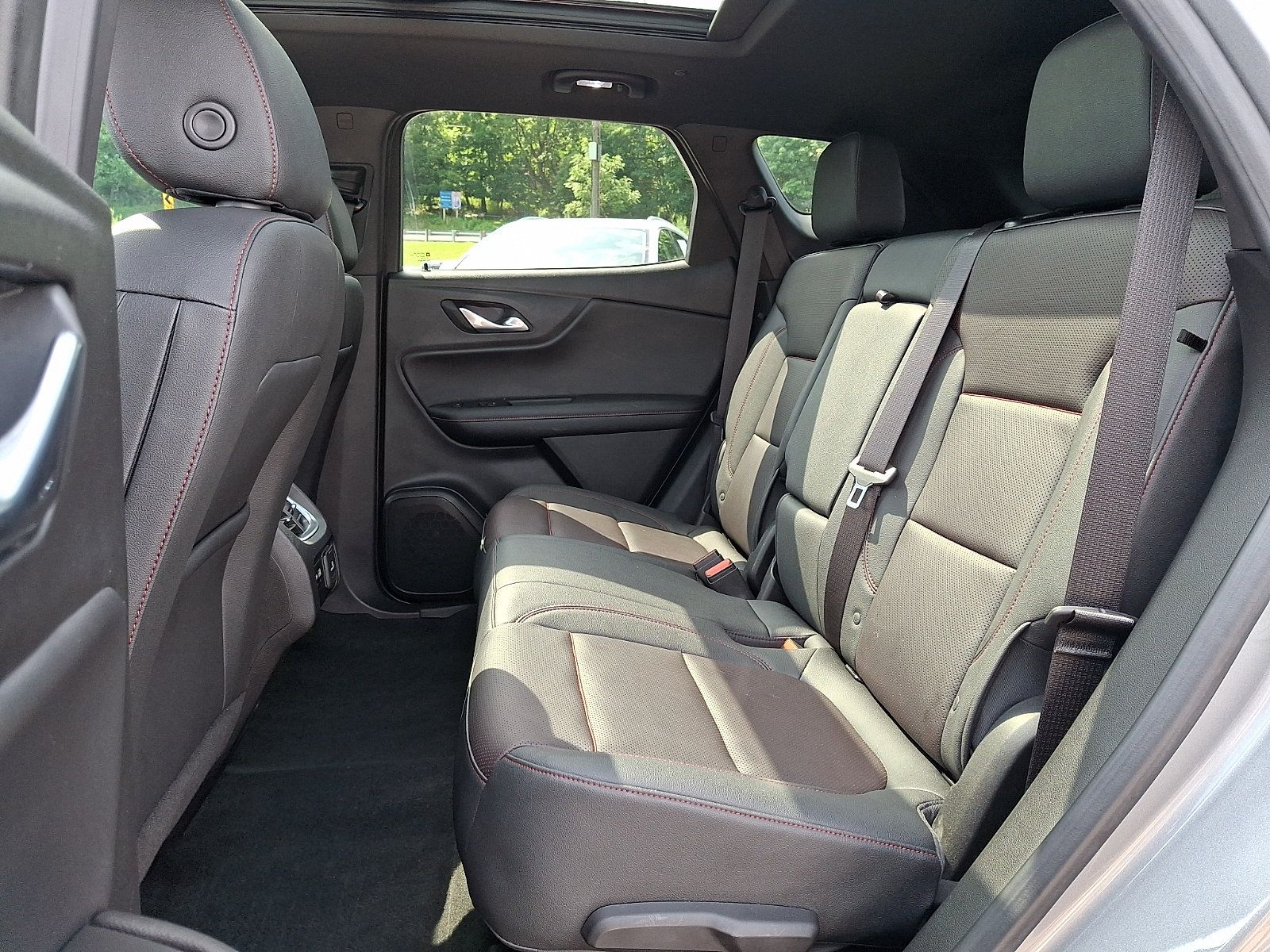 Used 2023 Chevrolet Blazer RS w/ Enhanced Convenience Package FWD image 10