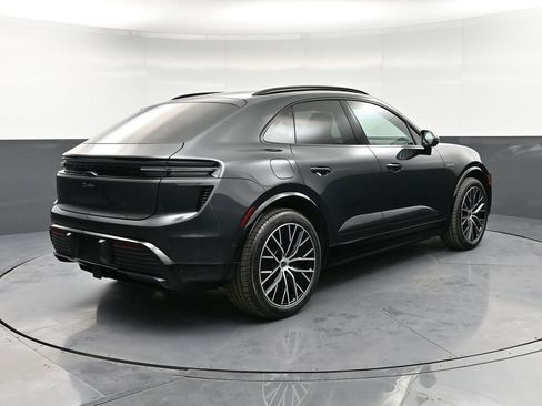 New 2026 Porsche Macan Turbo Electric image 8