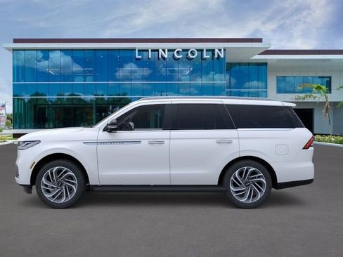 New 2026 Lincoln Navigator Premiere AWD/4WD image 3