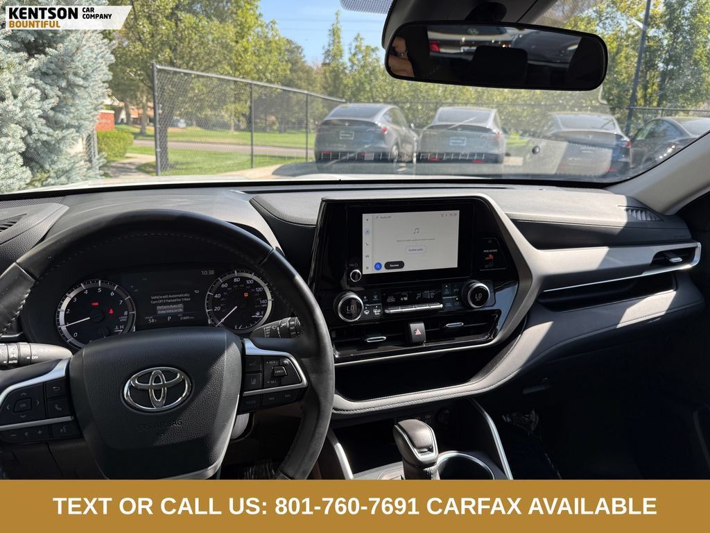 Used 2025 Toyota Highlander LE AWD/4WD image 21