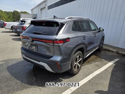 Certified 2025 Volkswagen Tiguan SE FWD image 5