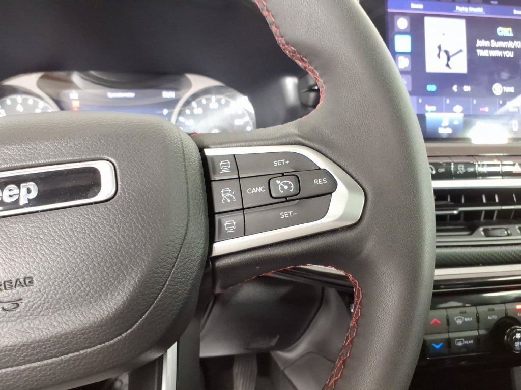 Used 2025 Jeep Compass Trailhawk w/ Sun & Sound Group AWD/4WD image 19