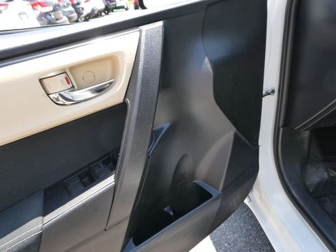 Used 2018 Toyota Corolla LE FWD image 14