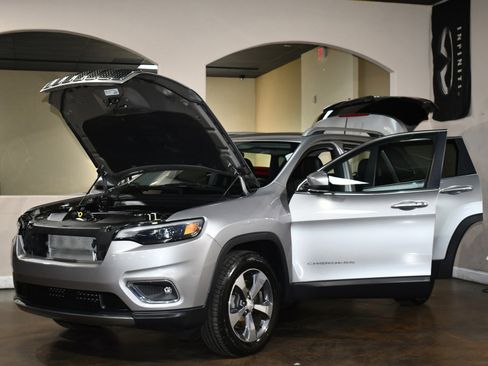 Used 2019 Jeep Cherokee Limited image 90