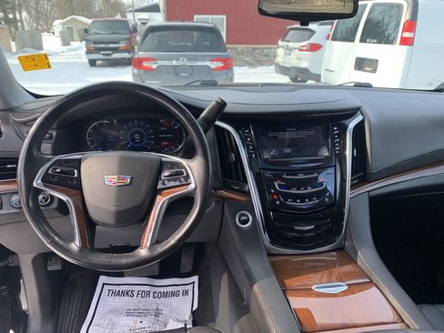 Used 2020 Cadillac Escalade ESV Luxury image 12