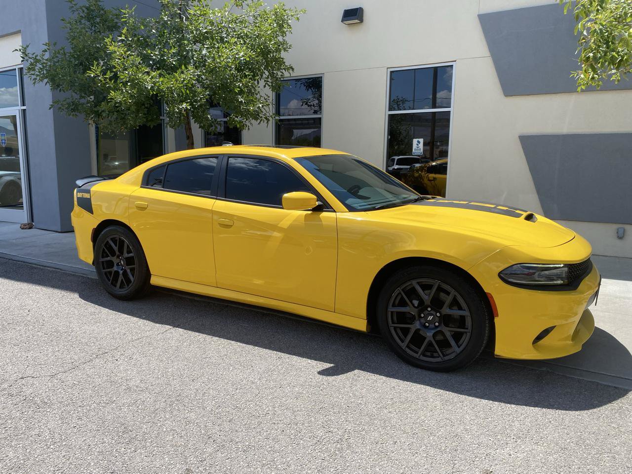 Used 2018 Dodge Charger R/T RWD image 2