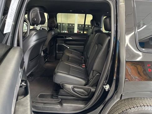 Used 2024 Jeep Wagoneer Series II w/ Flexible Seating Group AWD/4WD image 38