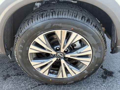 Certified 2023 Nissan Rogue SV image 9