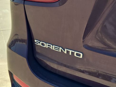 Used 2019 Kia Sorento FWD image 11