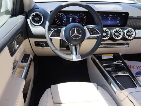 New 2025 Mercedes-Benz GLB 250 image 4