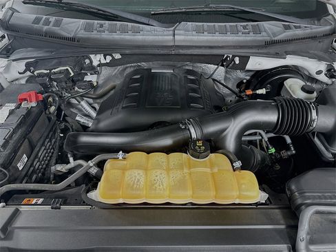 Used 2016 Ford F150 Platinum w/ Technology Package image 32