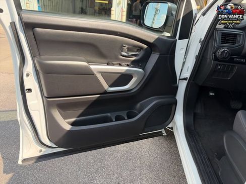 Used 2024 Nissan Titan SV AWD/4WD image 10