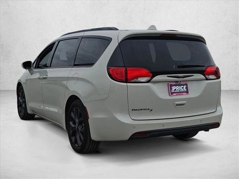 Used 2020 Chrysler Pacifica Touring-L w/ S Appearance Package FWD image 7