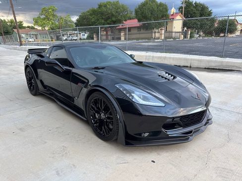 Used 2015 Chevrolet Corvette Z06 w/ 3LZ Preferred Equipment Group RWD image 7