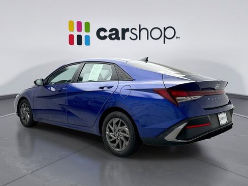 Used 2024 Hyundai Elantra SEL FWD image 3