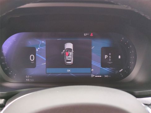 Used 2025 Volvo V60 B5 Cross Country Plus image 14