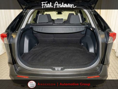 Used 2025 Toyota RAV4 LE AWD/4WD image 5