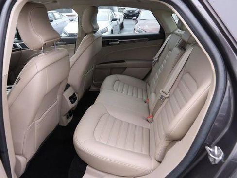 Used 2017 Ford Fusion SE w/ Fusion SE Technology Package image 10