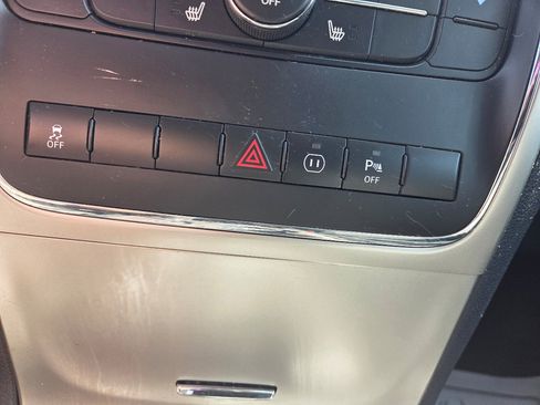 Used 2011 Jeep Grand Cherokee Laredo image 27