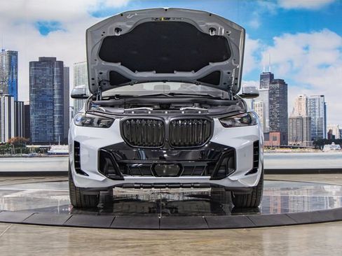 Used 2025 BMW X5 xDrive50e w/ Executive Package image 4