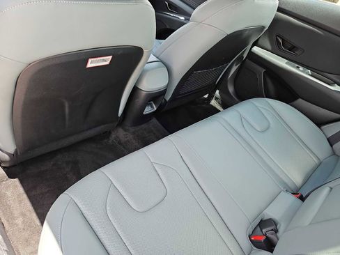 Certified 2025 Hyundai Elantra Limited FWD image 18