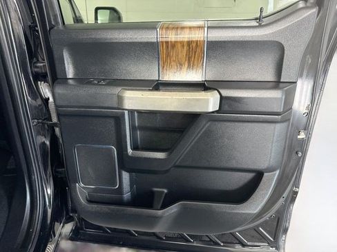 Used 2019 Ford F150 Lariat w/ Equipment Group 502A Luxury AWD/4WD image 28