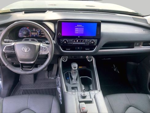 Used 2024 Toyota Grand Highlander AWD image 15