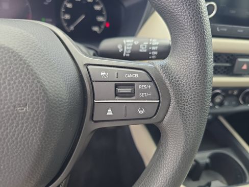 Used 2023 Honda HR-V LX image 22
