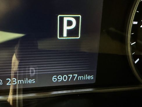 Used 2021 Nissan Versa SV image 35