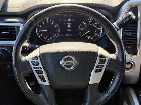 Used 2021 Nissan Titan SV w/ SV Convenience Package image 15