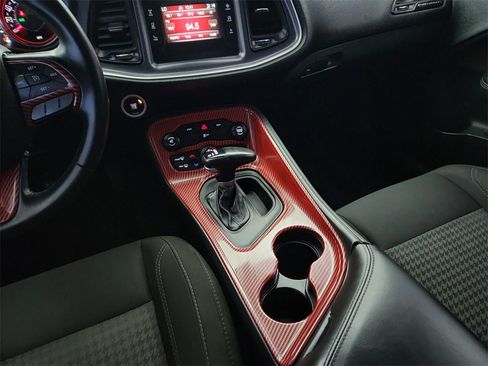 Used 2016 Dodge Challenger R/T image 14