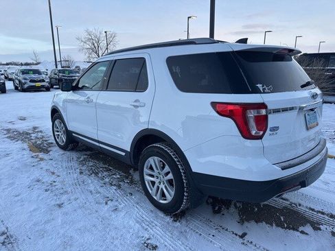 Used 2018 Ford Explorer XLT image 6