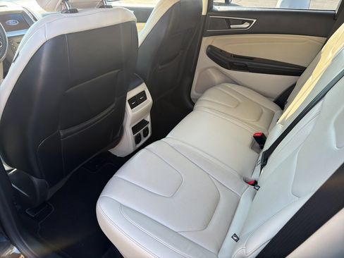 Used 2019 Ford Edge Titanium FWD image 10
