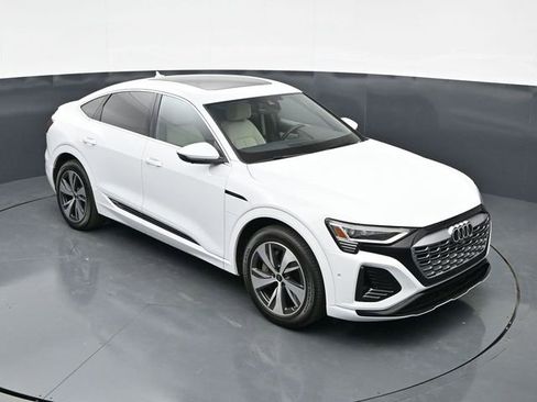 Used 2024 Audi Q8 e-tron Premium Plus w/ Premium Plus Package AWD/4WD image 27