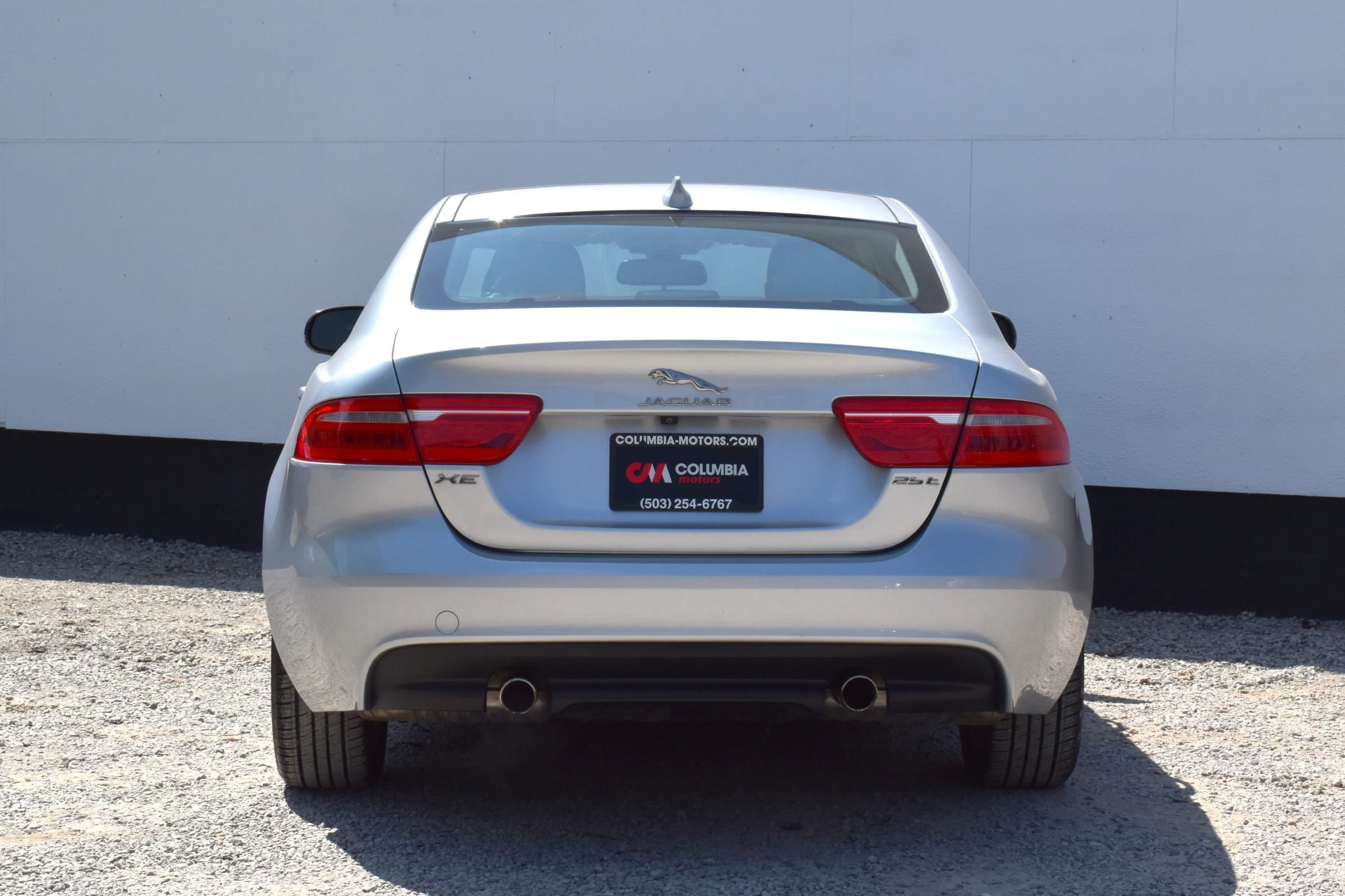 Used 2017 Jaguar XE Premium RWD image 39