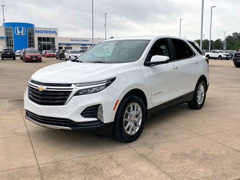 Used 2024 Chevrolet Equinox LT FWD image 3