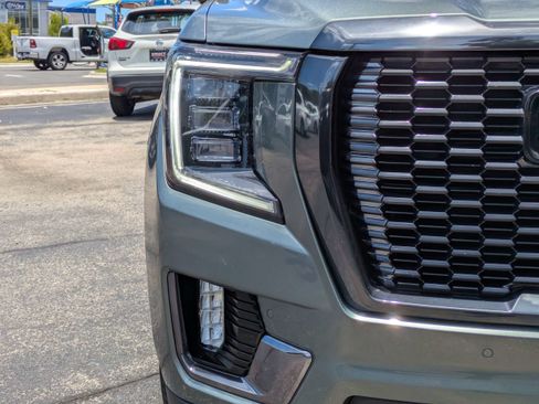 Used 2024 GMC Yukon Denali Ultimate AWD/4WD image 10