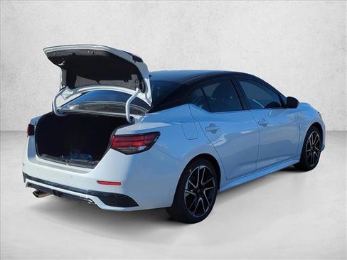 New 2025 Nissan Sentra SR w/ SR Premium Package FWD image 8