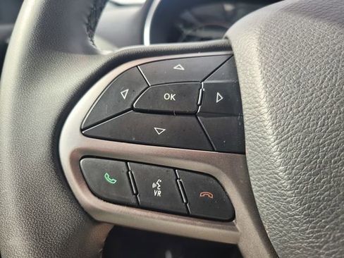 Used 2020 Jeep Cherokee Latitude Plus AWD/4WD image 28