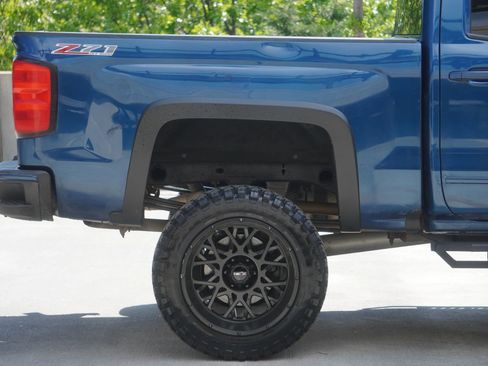 Used 2017 Chevrolet Silverado 1500 LT w/ All Star Edition AWD/4WD image 22