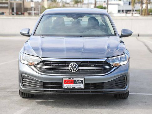 Used 2024 Volkswagen Jetta SE image 3