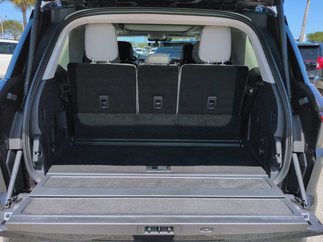 Used 2026 Lincoln Navigator Reserve AWD/4WD image 13