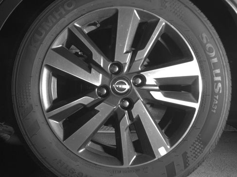 Used 2025 Nissan Versa SV image 14