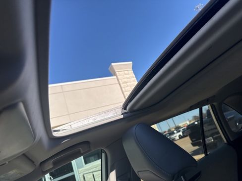 Used 2021 Toyota RAV4 XLE Premium image 13