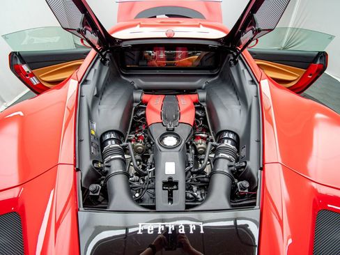 Used 2022 Ferrari F8 Tributo RWD image 32