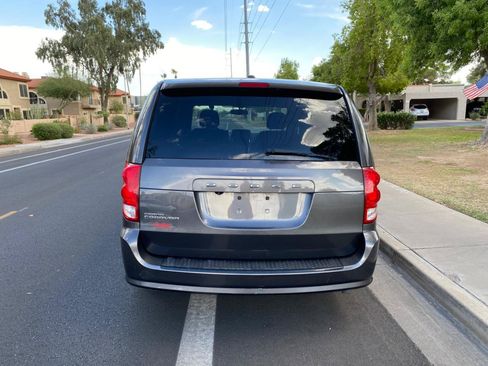 Used 2018 Dodge Grand Caravan SE FWD image 7